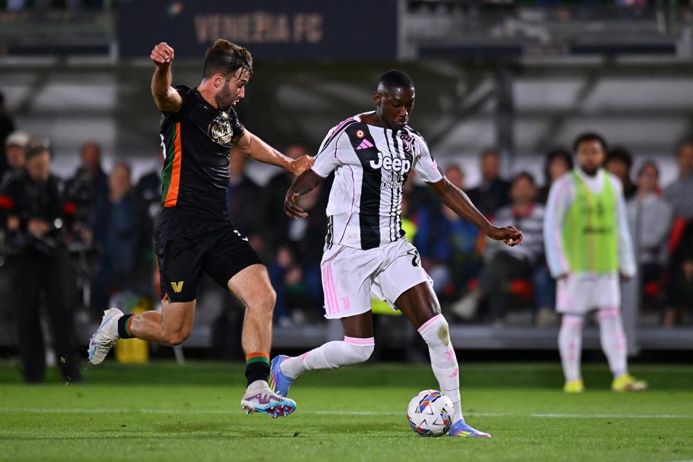 记者：申花今天下午飞赴天津，于汉超、戴伟浚等人随队出征